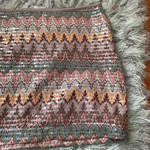 Express Sequin Mini Skirt - Picture 3 of 7